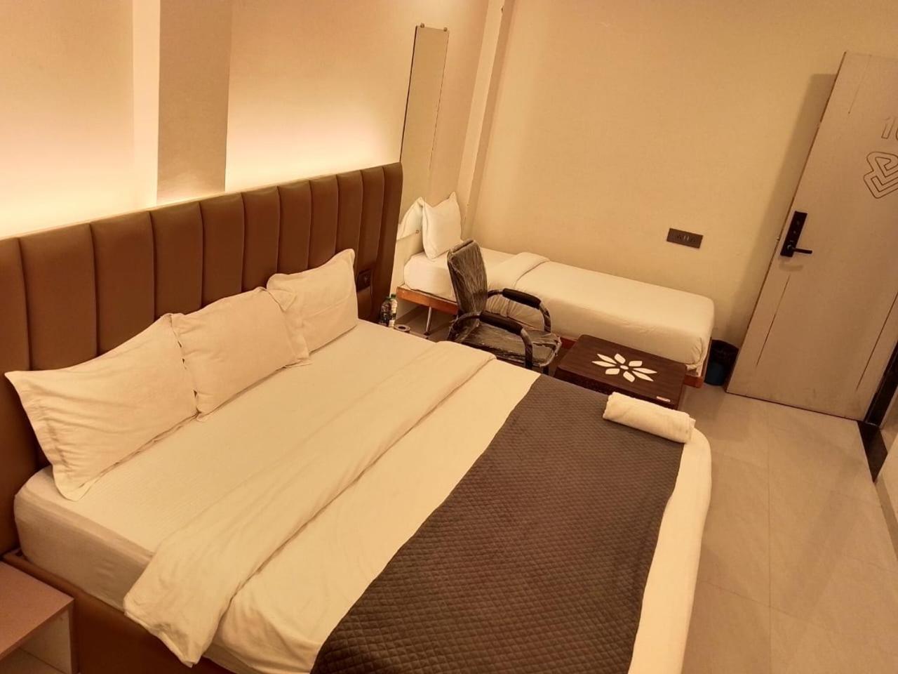 Hotel Vilaasitaa Vijay Nagar Indore Eksteriør billede